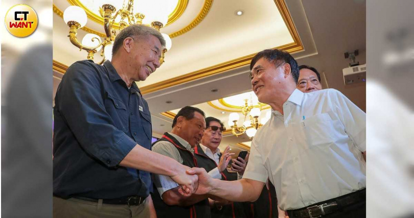 國民黨主席候選人郝龍斌、張亞中均質疑，近期選戰中出現疑似境外勢力網軍介入，意圖影響選舉公正性。（圖／黃耀徵攝）