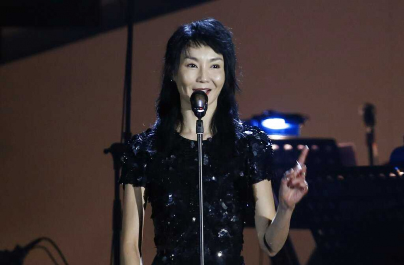 張曼玉傳將加盟《乘風2026》（浪姐7），節目方據傳為她量身打造無淘汰舞台，掀起粉絲熱議。