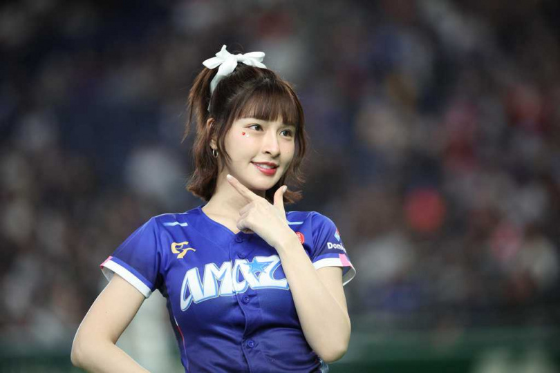 峮峮代言照登上日本報紙內頁，版面大小引發網友熱議。（圖／達志／美聯社）