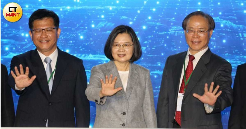 由前總統蔡英文（圖中）主持的想想論壇非常關心台灣穩健能源發展。（圖／CTWant攝影組）