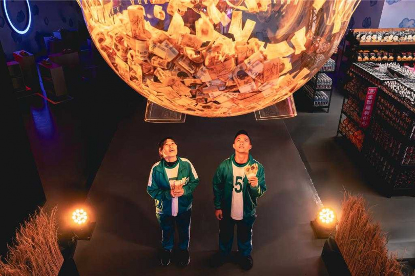 「全聯魷戲中心直贏店」贏家必拍「金豬撒幣秀」。（圖／全聯提供）