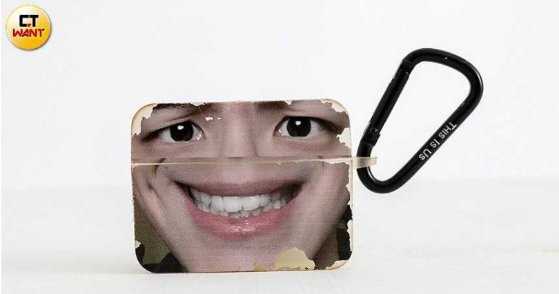 柏妍樺耳機殼上竟然是前男友的臉，真是十分特別。（圖／侯世駿攝）