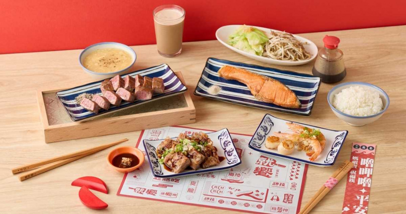 就饗推出媽寶雙人套餐，包含最受好評法蘭克牛排、香煎鮭魚排海陸雙主餐，還有蒜蓉芋籤、干貝鮮蝦2道台味小點。（圖／王品集團提供）