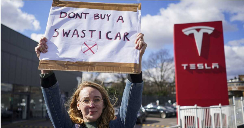 法國民眾在巴黎特斯拉門市展開抵制活動。（示意圖／達志／美聯社）