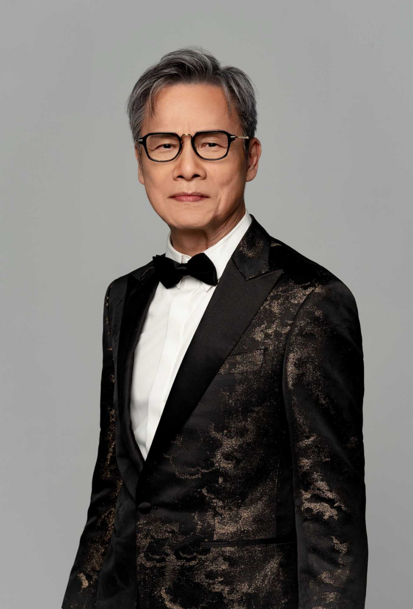 羅大佑重新詮釋鄧雨賢的經典作品。(圖/大右音樂提供)