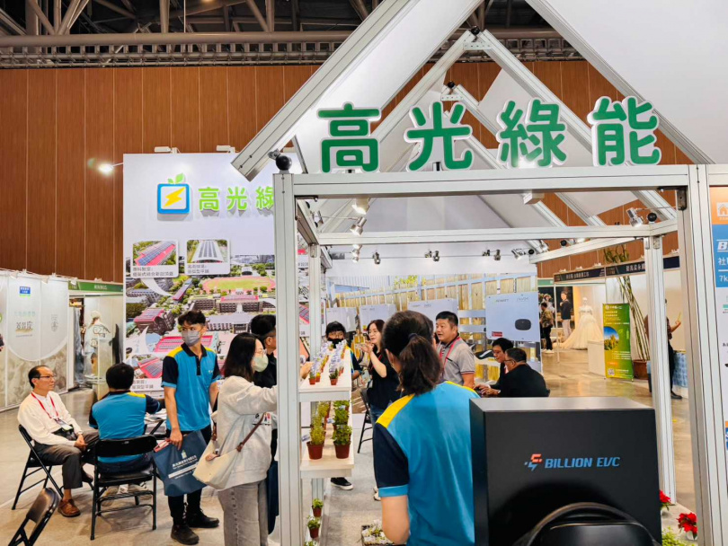 2025臺南流行時尚產業展高光綠能，現場活動人潮熱烈。（圖片提供／台南市政府經發局）