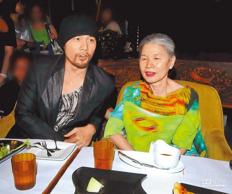 周杰倫（左）和媽媽葉惠美（右）母子感情深厚。（圖／報系資料照）