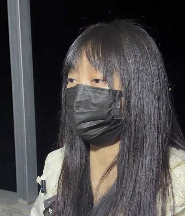 女孩「撂人按豬」闖大禍，2天狂吸萬人擠爆家門。（圖／翻攝自瀟湘晨報）