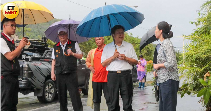 堰塞湖事件引發中央地方攻防,立委傅崐萁指出馬太鞍溪上、中、下游均屬中央管轄,而中央卻未妥善管理。(圖/黃耀徵攝)