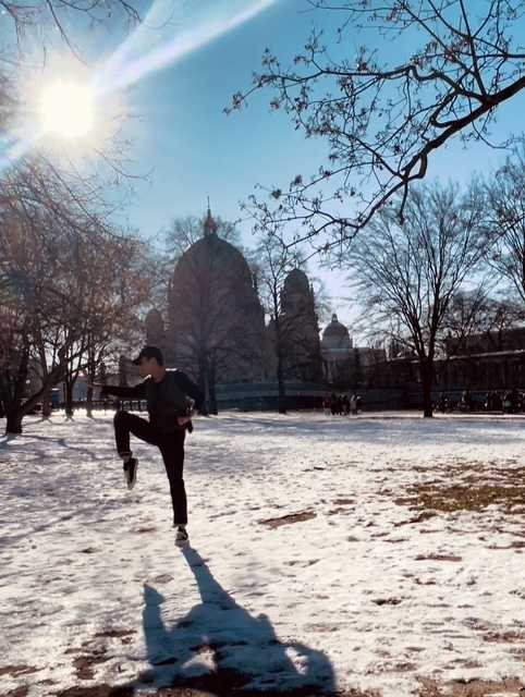 潘親御見到人生第一場雪。（圖/小間影藝提供）