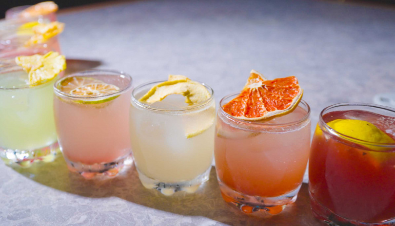 乾杯墾丁店限定推出17款西班牙桑格利亞調酒。（圖／乾杯提供）