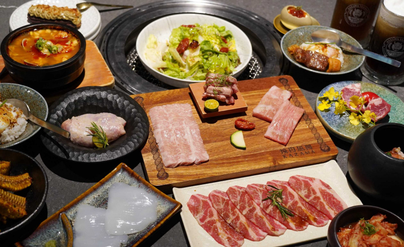 「Pork+」雙人套餐可吃到伊比利豬頸肉、肋間肉與老饕等多種部位。（2,480元＋10%，圖／魏妤靜攝）