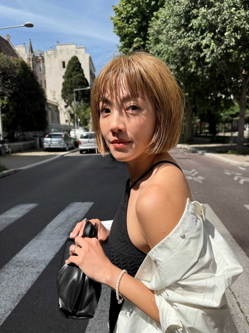 在法國有不少男生向小8示好。(圖/晨邦國際提供)