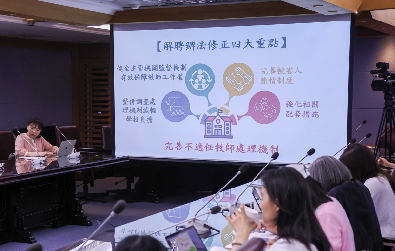 《高級中等以下學校教師解聘不續聘停聘或資遣辦法》修訂而生的「校事會議」，原先希望以外部公正人士秉公查案以昭公信，如今卻有部分調查者以「校事會議」調查為財源，每月狠撈新台幣近六位數。圖非當事人。（圖／報系資料照）