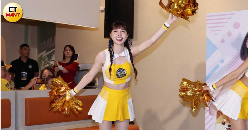 峮峮強調自己沒有要從啦啦隊引退。（圖／楊澍攝）