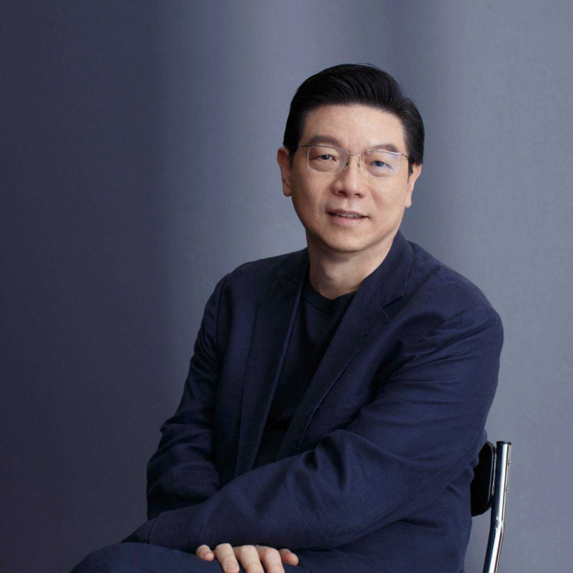 對於海外資金約8.5億元挹注精鏡傳媒,民眾黨主席黃國昌指控鏡週刊董事長裴偉裝傻說謊。(圖/擷取自裴偉臉書)