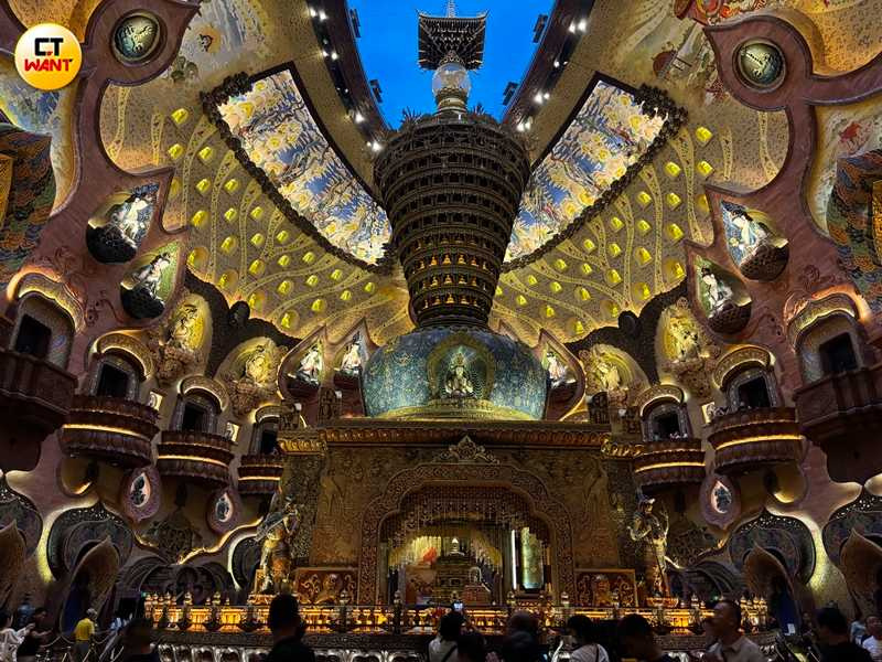 佛頂宮原址是個60公尺深的巨大鐵礦坑，設計時順勢成為地下六層的地宮。（圖╱王若攝）