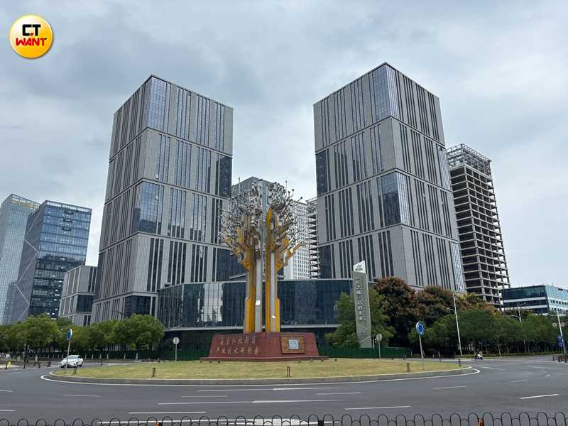 江北新區研創園區聚焦積體電路、基因產業、人工智慧三大產業，年產值超過3000億元人民幣。（圖╱王若攝）