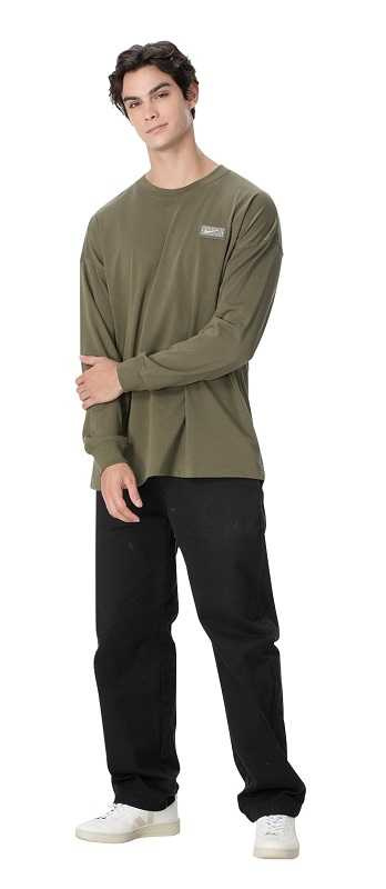 SOGO復興館_NIKE KICKS LOUNGE長袖上衣，原價1580~1780元，特價1111元。（圖片提供／SOGO）