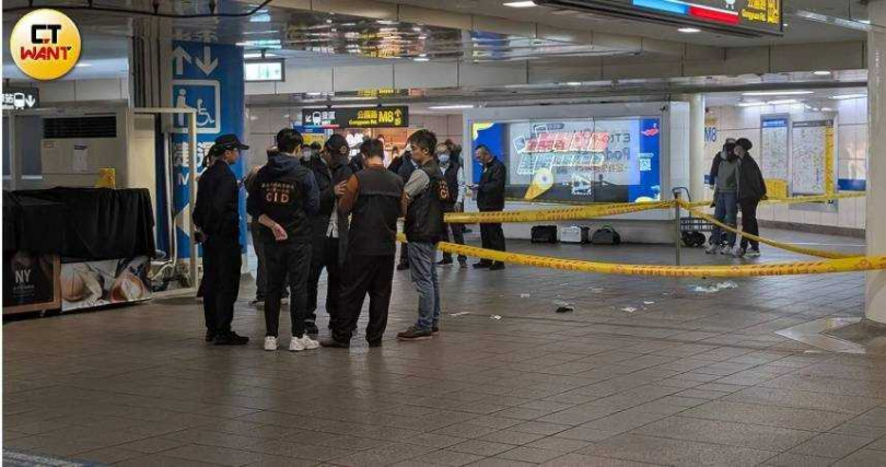 57歲余姓男子於北捷恐怖攻擊事件中挺身阻止兇嫌犯案,卻不幸遭持刀攻擊,送醫搶救後仍宣告不治。(圖/林冠吟攝)