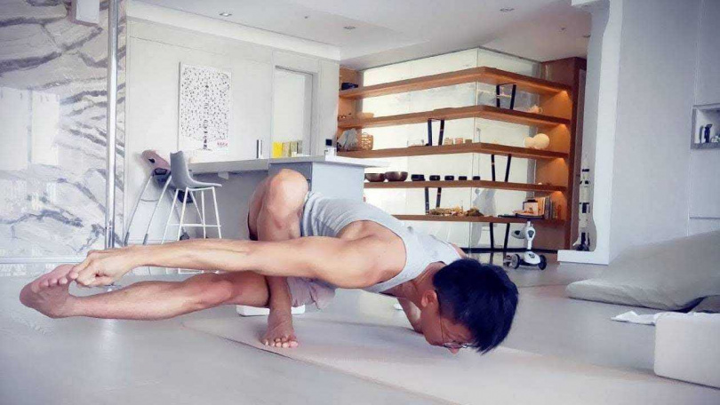 劉瑞麟崇尚極簡主義,認為「少即是多」,客廳既可以是電影院、Lounge、冥想空間,也可以做瑜珈和各式活動。(圖/劉瑞麟提供)