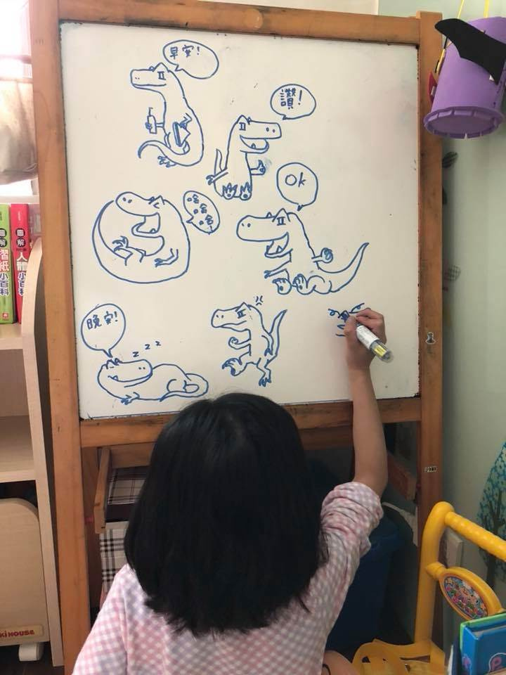 綺綺的生前創作的恐龍貼圖。（圖／施景中授權提供）