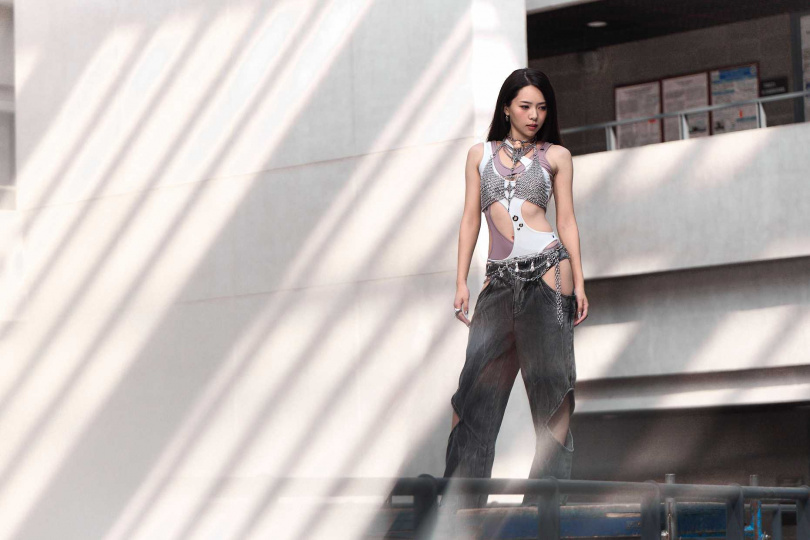 曾薀帆克服懼高症拍攝MV。（圖／品婕娛樂提供）