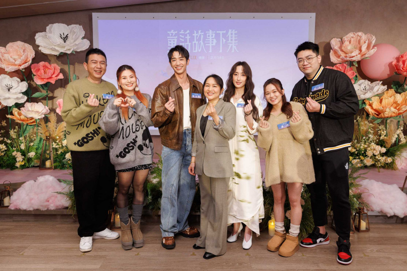 柯佳嬿、劉以豪、導演李念修代表「下集組」,和「上集組」夫妻檔展開對談。(圖/Netflix提供)