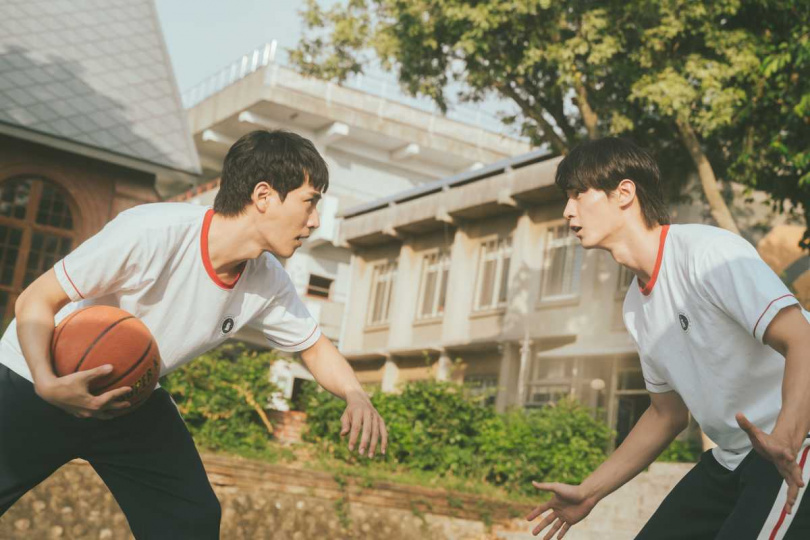 《夏日最後的祕密》林子閎（左）與黃柏峰合組「田徑隊男團」。（圖／阿榮影業提供）