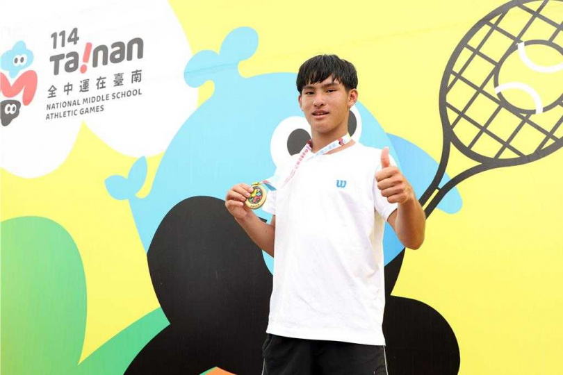 台南市長榮中學陳冠守勇奪全中運網球高男組單打金牌。（圖／全中運大會提供）
