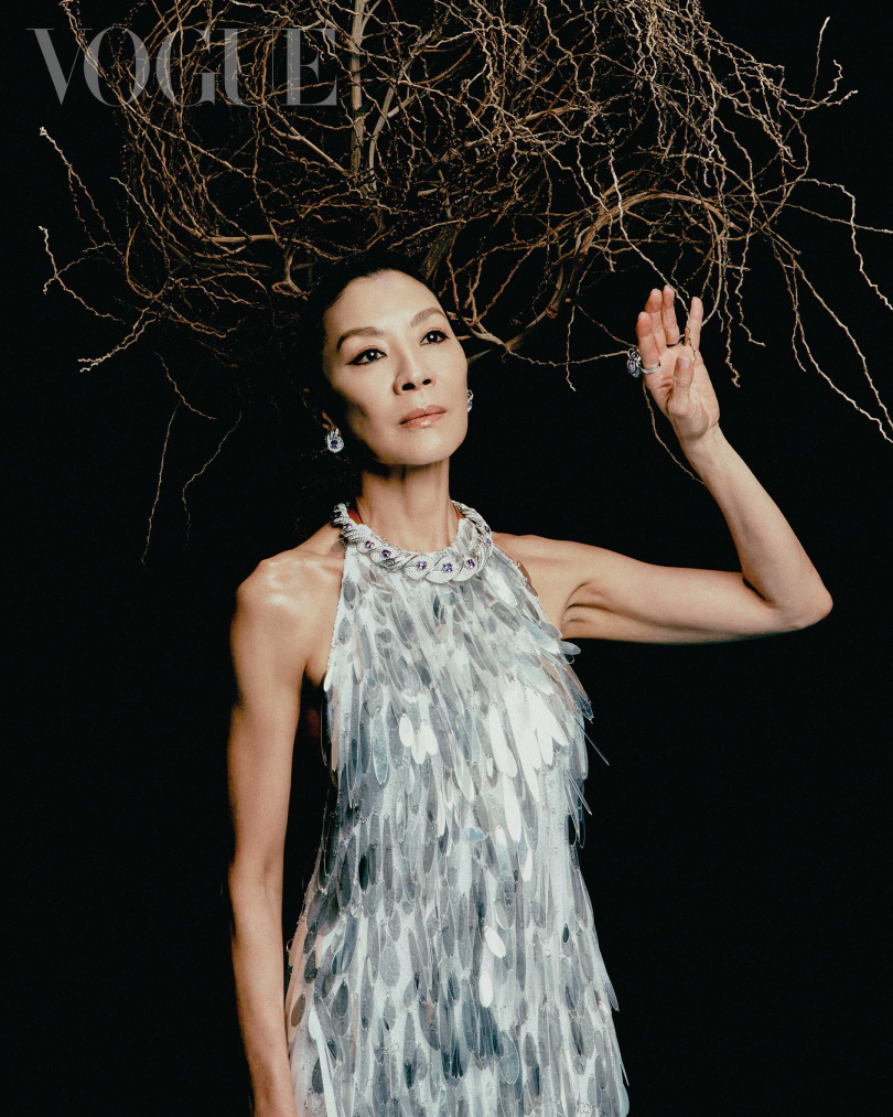 楊紫瓊人生精彩，卻不太常回顧過去，「我一直在往前看，因為過去所經歷的一切，才讓我走到現在這一步。」（圖／VOGUE雜誌提供）