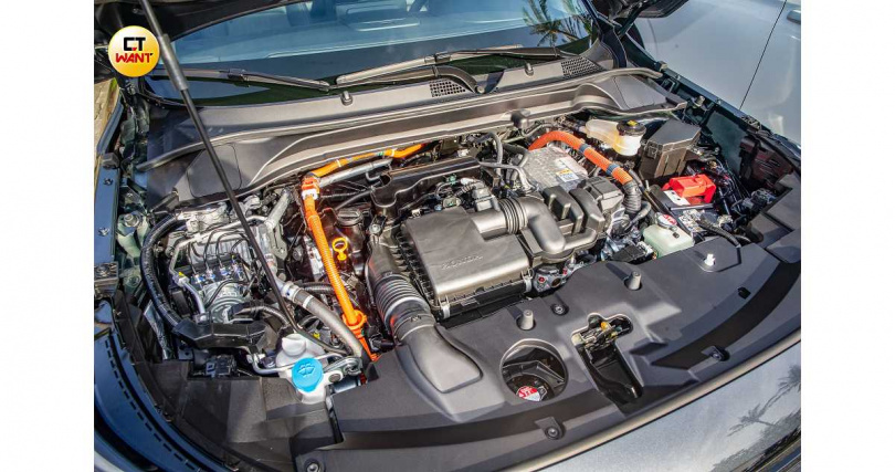 搭載了Honda最新開發的e:HEV雙動能系統,可輸出131匹最大馬力,以及同級最強的25.8公斤米扭力。(圖╱黃威彬攝)