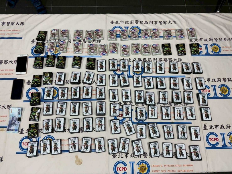 北市刑大網巡時發現有男子在兜售毒咖啡包。(圖/翻攝畫面)