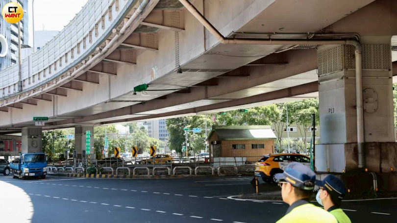 一個月前公館正交路口仍是圓環形式。（資料圖／黃耀徵攝）