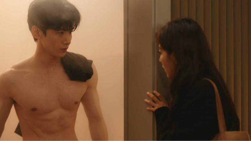 白敬亭為了角色勤練身材。（圖／中天娛樂台提供）