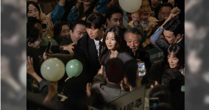 《暴風圈》開釋辨別真假比取悅所有人重要,也能成為全智賢般的大女主。(圖/Disney+提供)