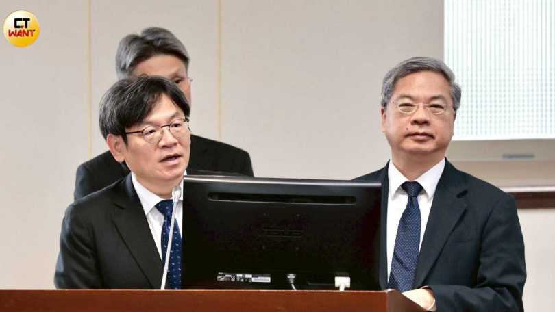 經濟部與國科會都與能源轉型發展息息相關。左起為國家發展委員會主任委員葉俊顯（左起）、國科會副主委蘇振綱、經濟部長龔明鑫。（圖／黃耀徵攝）