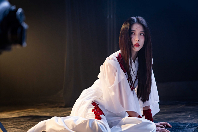 邵雨薇在片中的「好鬼」造型清秀飄逸。（圖／風暴國際提供）