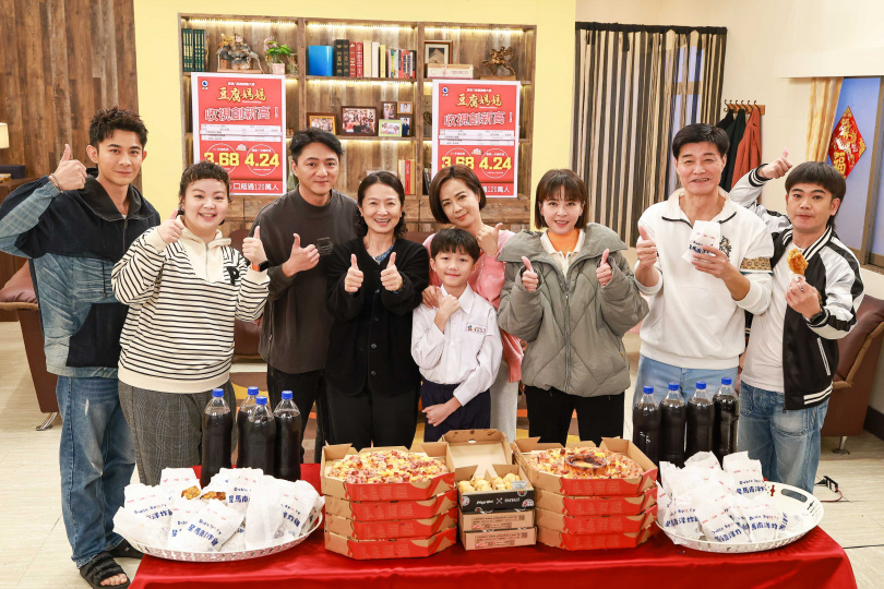 《豆腐媽媽》慶祝收視3.68創新高。（圖／民視）