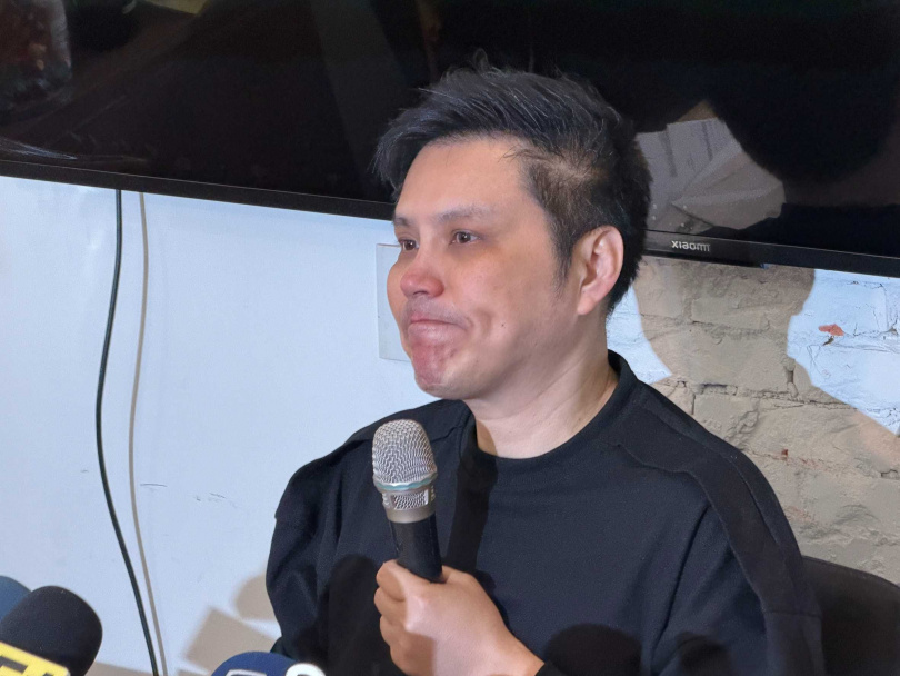 洪誠陽公開與張淳淳長達15年的對話紀錄與支票跳票證據。（圖／洪誠陽提供）