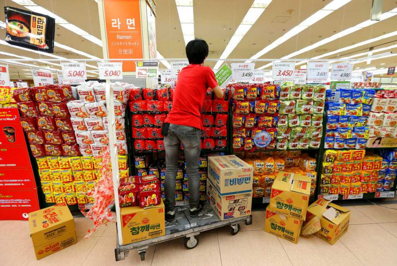 石腦油價格上漲帶動包裝成本攀升，食品供應鏈穩定性受考驗。