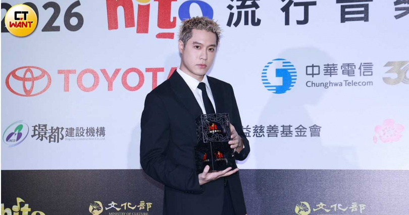 周湯豪拿下hito音樂獎最受歡迎男歌手。(圖/蘇聖倫攝)