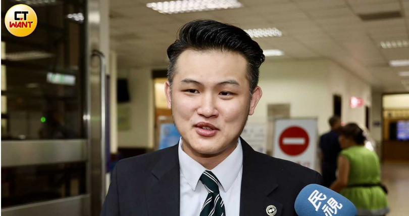 梁軒安為二審出庭仍向媒體表達不認罪。(圖/方萬民攝)