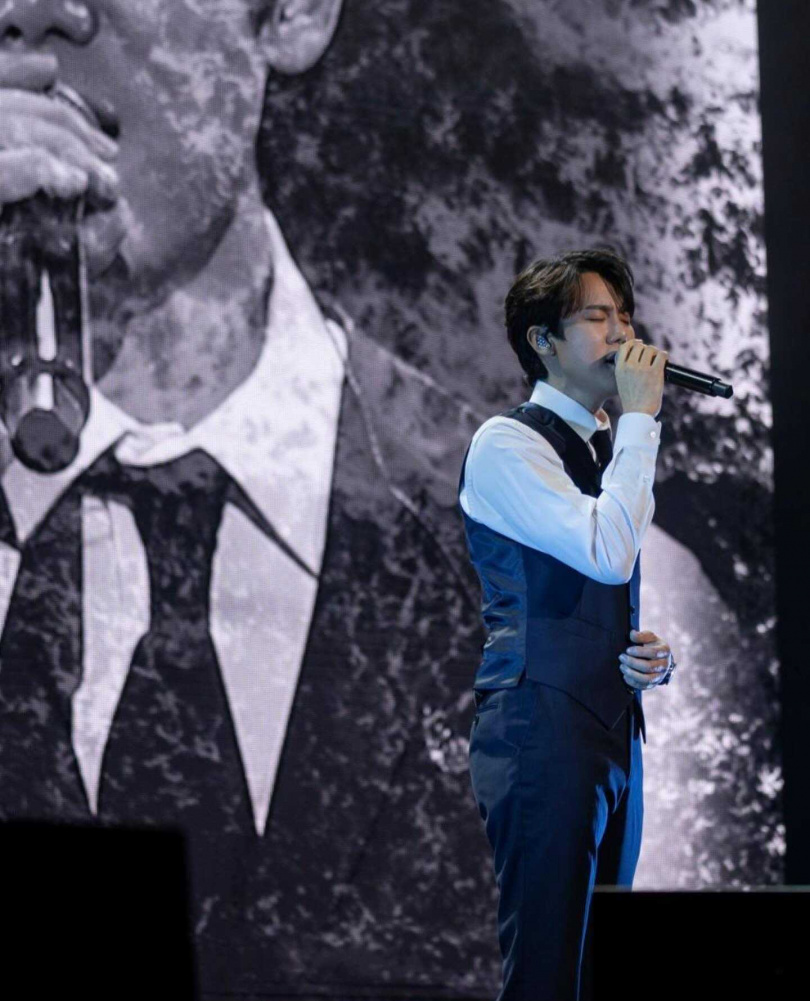 柳演錫見面會的主題《THE SECRET CODE：Y》靈感來自《現在撥打的電話》劇情。（圖／擷取自柳演錫社群帳號 ＠yoo_yeonseok）