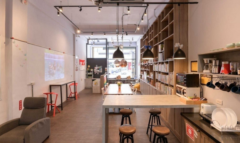 奧丁丁揪你訂房與WeMo合作推出可於住宿地點直接租借電動機車的示範旅宿,包括位於花蓮的「象東青旅」。(圖/奧丁丁提供)