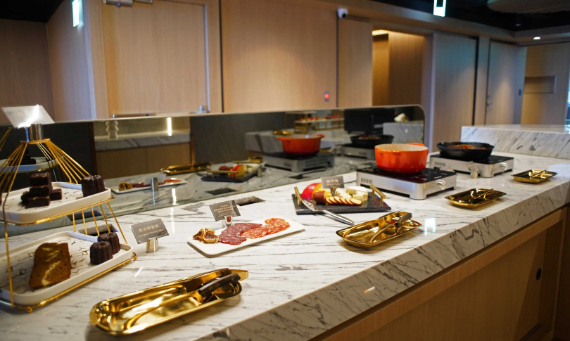 The Peak多元社交商務空間提供輕食飲品。（圖／小鹿文娛提供）