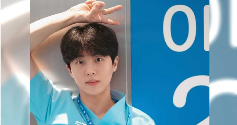 演出《黑色止血鉗2》、《新聞主播》的韓國男星金武俊,承認去過永野芽郁家,但當時對方母親也在場。(圖/取自金武俊IG)