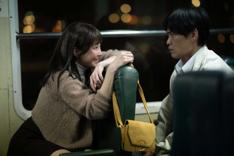 《我們與惡的距離 II》謝欣穎在人生低谷遇見單純老實的黃鐙輝。（圖／CATCHPLAY+）