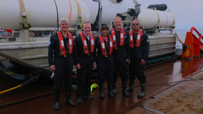 《失落泰坦：鐵達尼觀光潛水器遇難揭秘》5人一同出發前往鐵達尼號沈船地點探險，遺憾的是潛水器發生嚴重內爆，5人全罹難。（圖／Netflix提供）