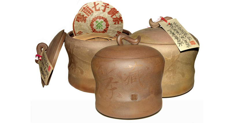 本文作者早年為陶作坊設計的大茶倉可至入9片普洱圓茶。(圖╱吳德亮攝)